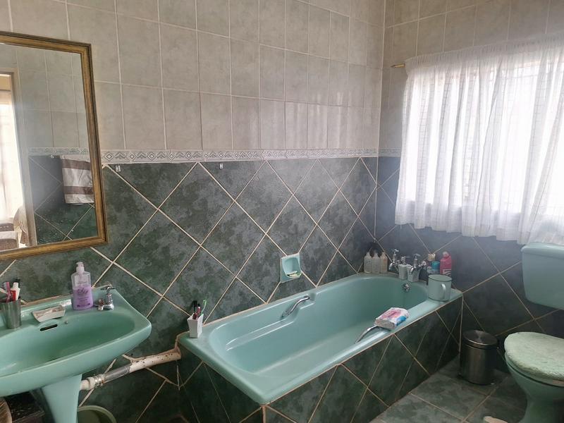 5 Bedroom Property for Sale in Meiringspark North West